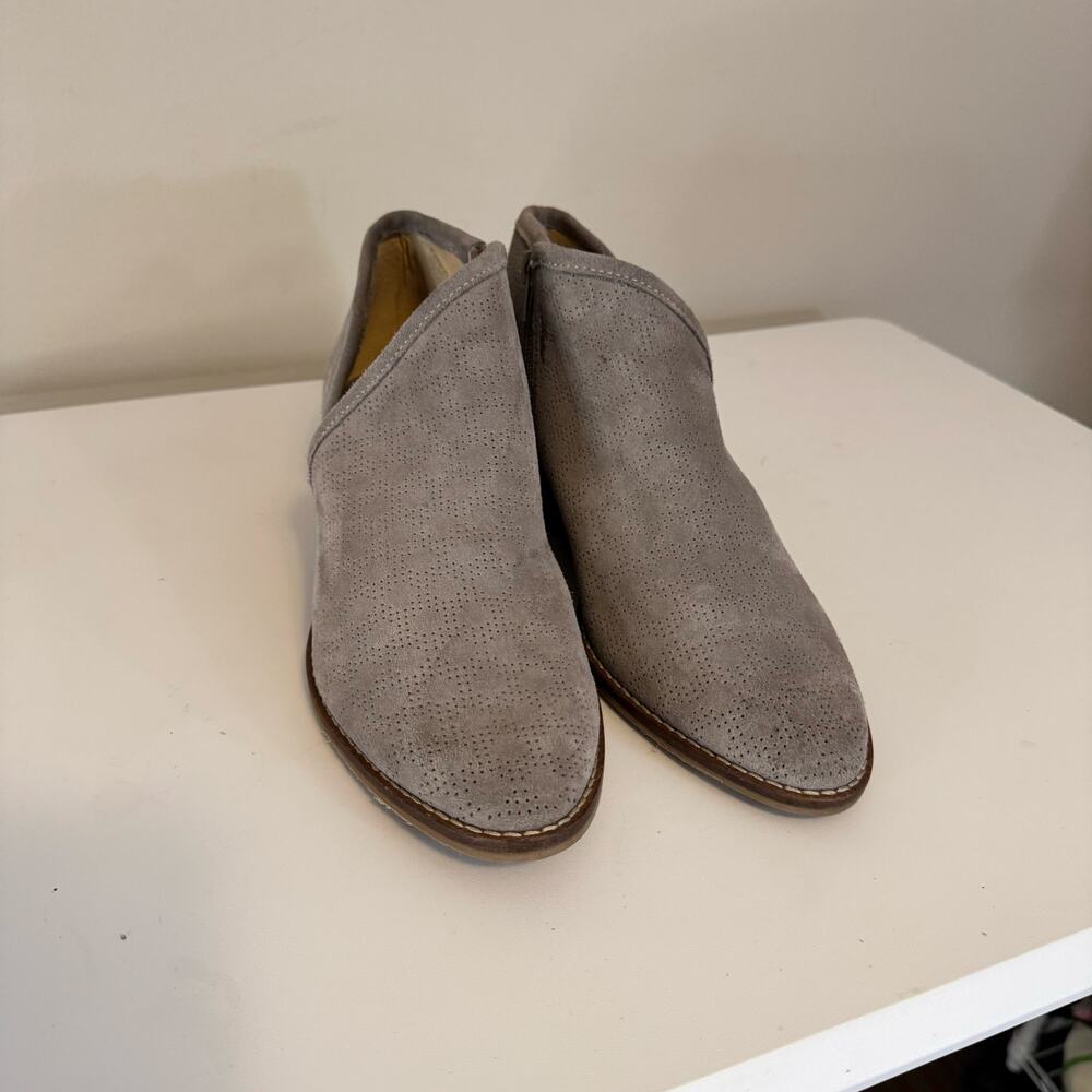 Lucky Brand Felixah D'Orsay Bootie Womens 10M Gray Almond Toe Perforated Suede - Picture 4 of 9
